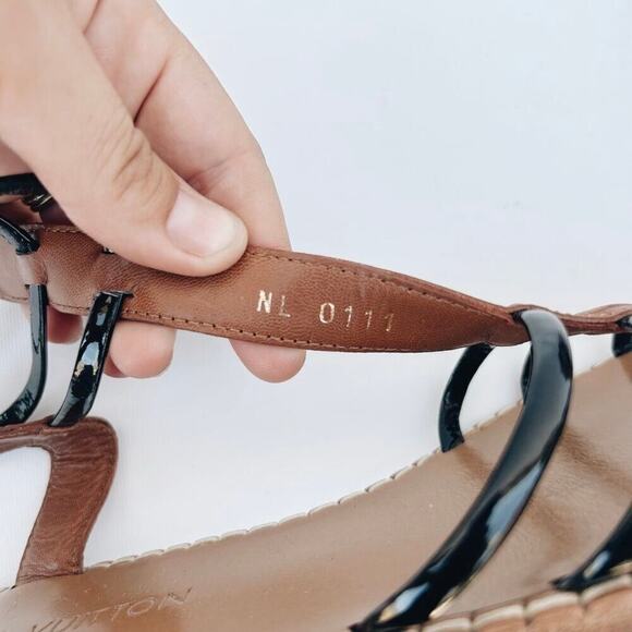 Louis Vuitton Gladiator Sandals Flats Strappy
Black LV Logo Leather 41 Ankle 11 - Picture 10 of 14